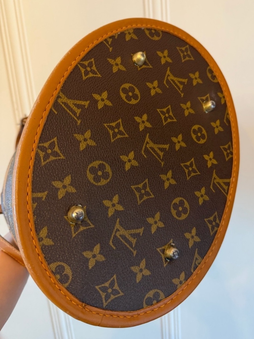 Vintage Louis Vuitton
Monogram Bucket GM Tote Matching Pouch HIGHLY SOUGHT AFTER - Picture 5 of 17